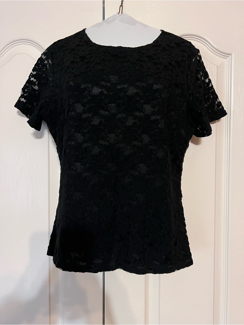 Beautiful brocade Lacey-look woman’s lined Pullover Top Shirt Sleeve Black Sz M